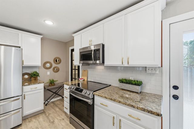 5000 Calmont Avenue, Fort Worth, TX 76107