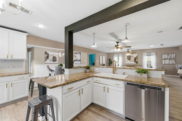 5000 Calmont Avenue, Fort Worth, TX 76107