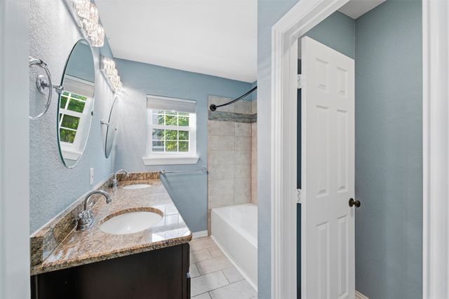 5000 Calmont Avenue, Fort Worth, TX 76107