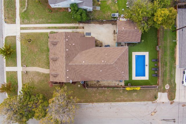 5000 Calmont Avenue, Fort Worth, TX 76107