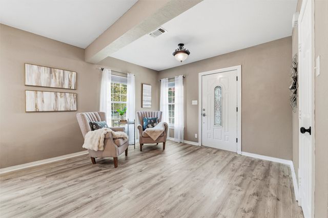 5000 Calmont Avenue, Fort Worth, TX 76107