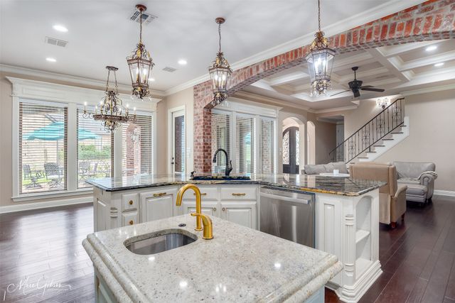 302 Bevly Lake Drive, Bossier City, LA 71111