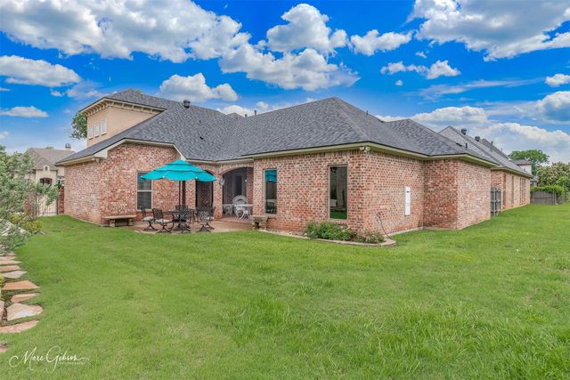 302 Bevly Lake Drive, Bossier City, LA 71111