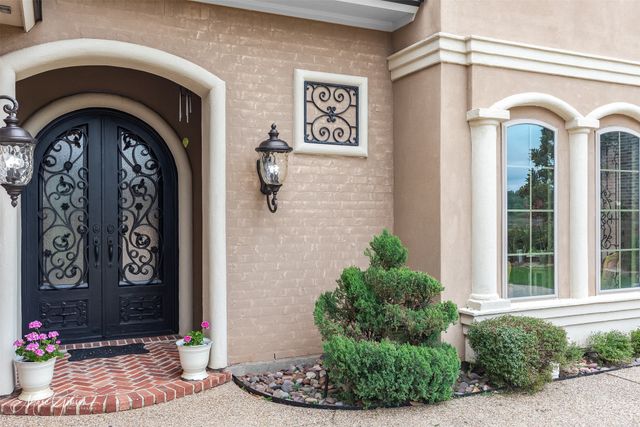 302 Bevly Lake Drive, Bossier City, LA 71111