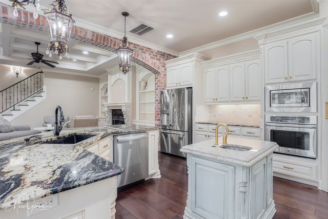 302 Bevly Lake Drive, Bossier City, LA 71111