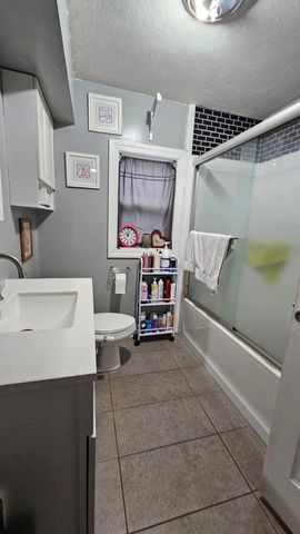 2205 S 10TH Street, Council Bluffs, IA 51501