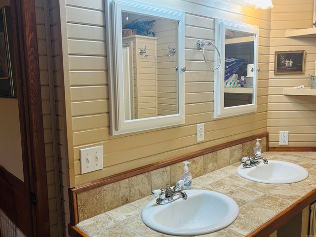 12897 14 W Highway, Mountain View, AR 72560