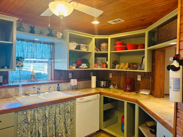 12897 14 W Highway, Mountain View, AR 72560