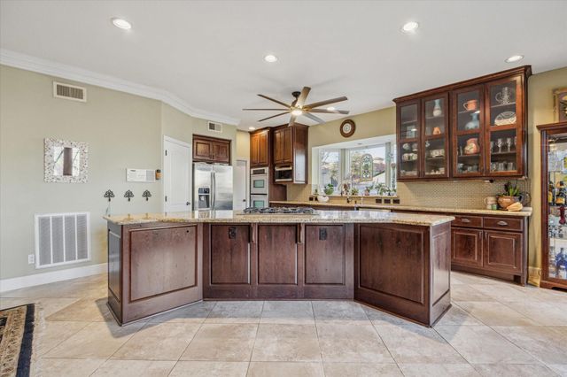 5 Harbor Lane, Kemah, TX 77565