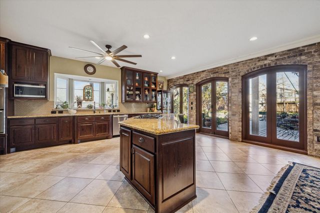 5 Harbor Lane, Kemah, TX 77565
