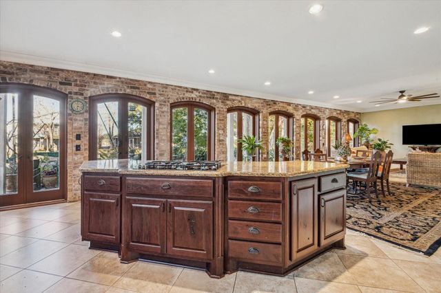 5 Harbor Lane, Kemah, TX 77565