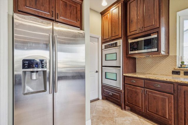 5 Harbor Lane, Kemah, TX 77565