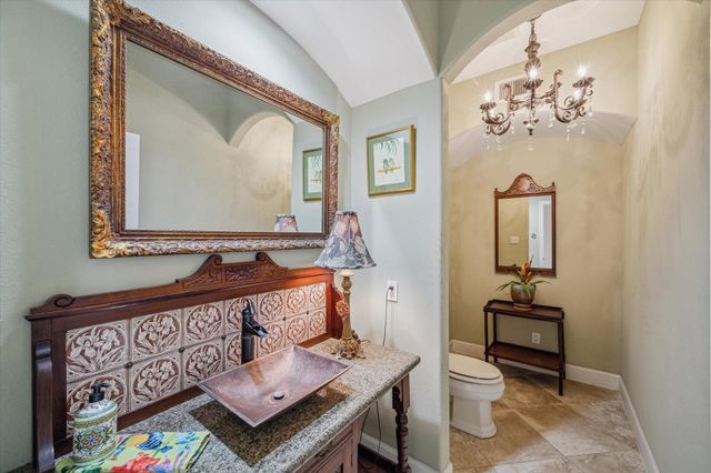 5 Harbor Lane, Kemah, TX 77565