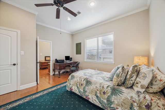 5 Harbor Lane, Kemah, TX 77565