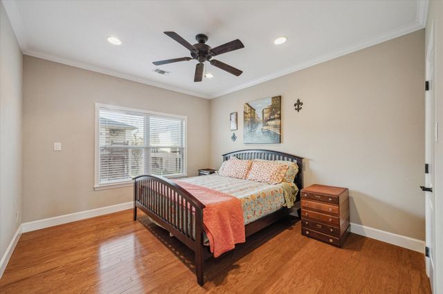 5 Harbor Lane, Kemah, TX 77565