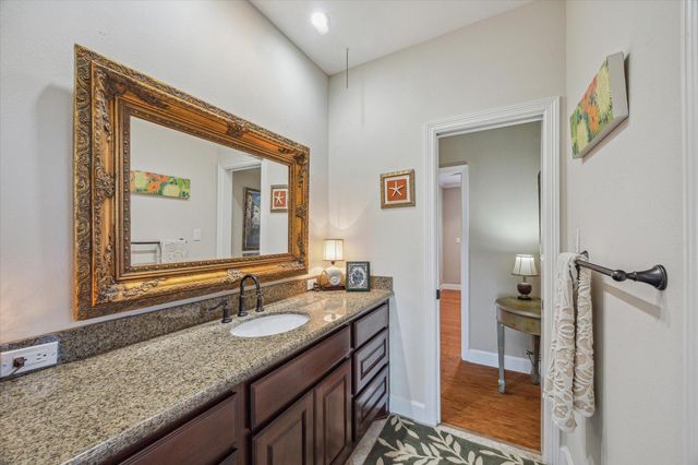 5 Harbor Lane, Kemah, TX 77565