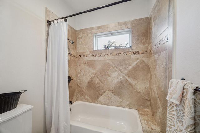 5 Harbor Lane, Kemah, TX 77565