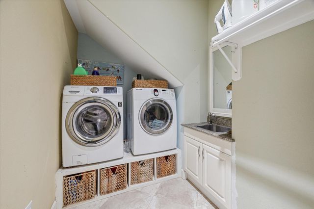 5 Harbor Lane, Kemah, TX 77565