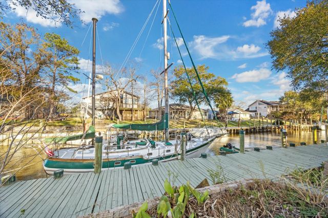 5 Harbor Lane, Kemah, TX 77565