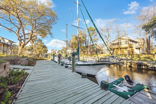 5 Harbor Lane, Kemah, TX 77565