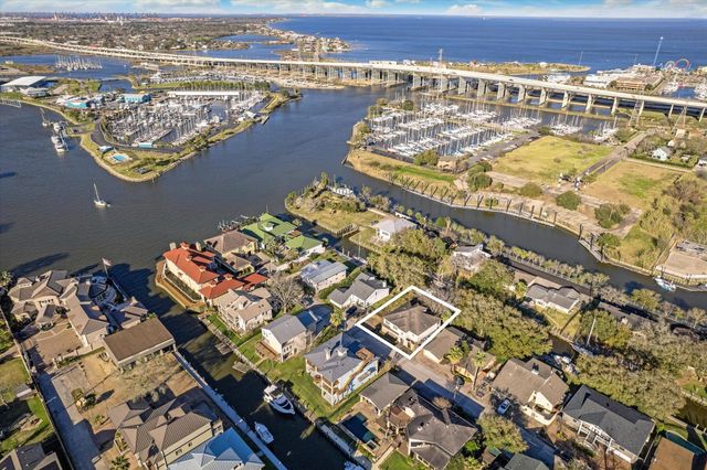 5 Harbor Lane, Kemah, TX 77565