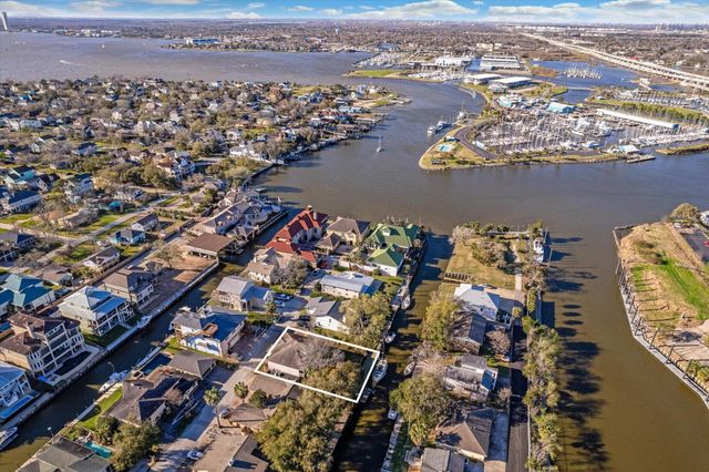 5 Harbor Lane, Kemah, TX 77565