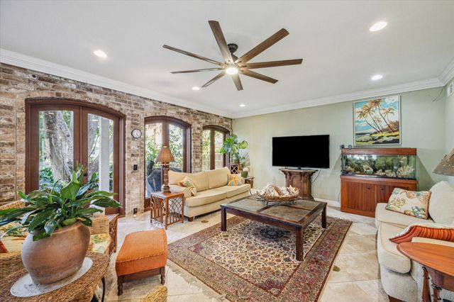 5 Harbor Lane, Kemah, TX 77565