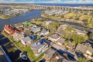 5 Harbor Lane, Kemah, TX 77565