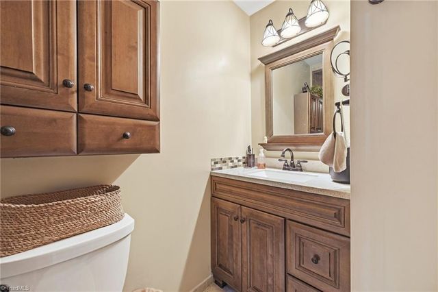 2005 Carlisle Way, High Point, NC 27265