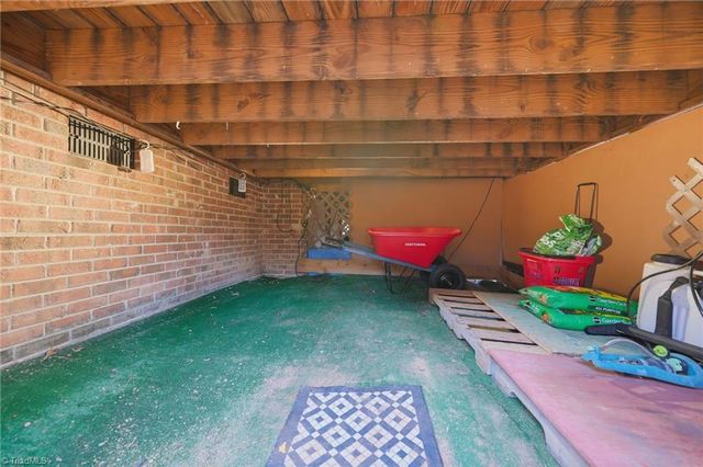 2005 Carlisle Way, High Point, NC 27265