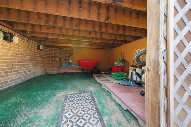 2005 Carlisle Way, High Point, NC 27265