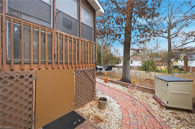 2005 Carlisle Way, High Point, NC 27265