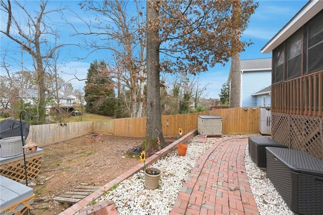 2005 Carlisle Way, High Point, NC 27265