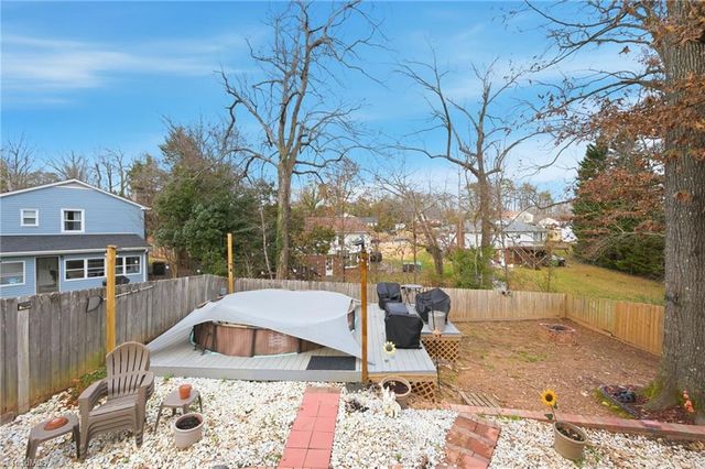 2005 Carlisle Way, High Point, NC 27265