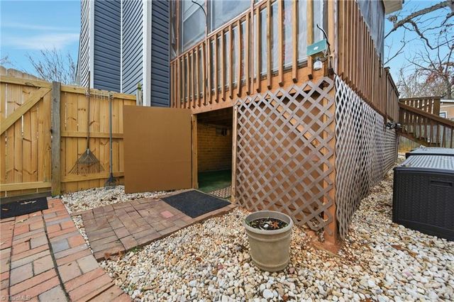 2005 Carlisle Way, High Point, NC 27265