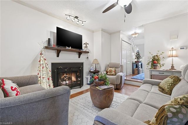 2005 Carlisle Way, High Point, NC 27265