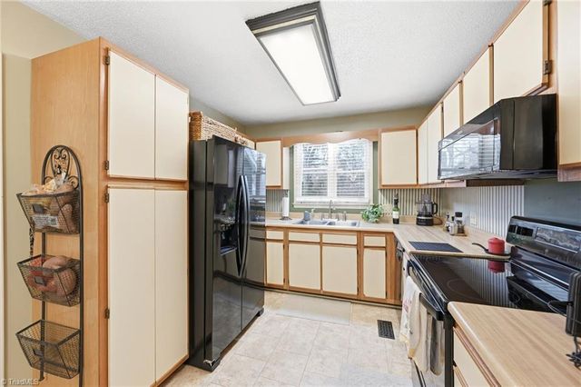 2005 Carlisle Way, High Point, NC 27265