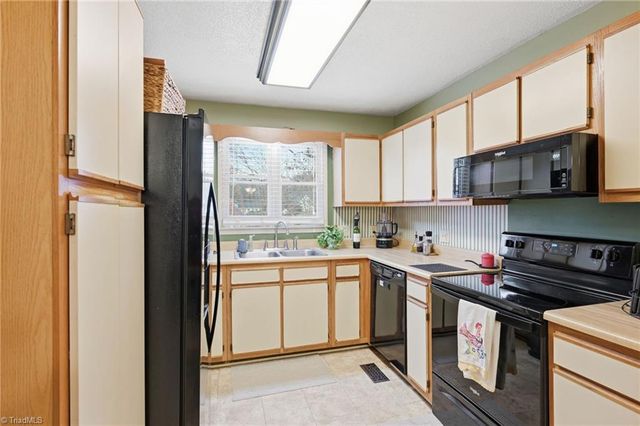 2005 Carlisle Way, High Point, NC 27265