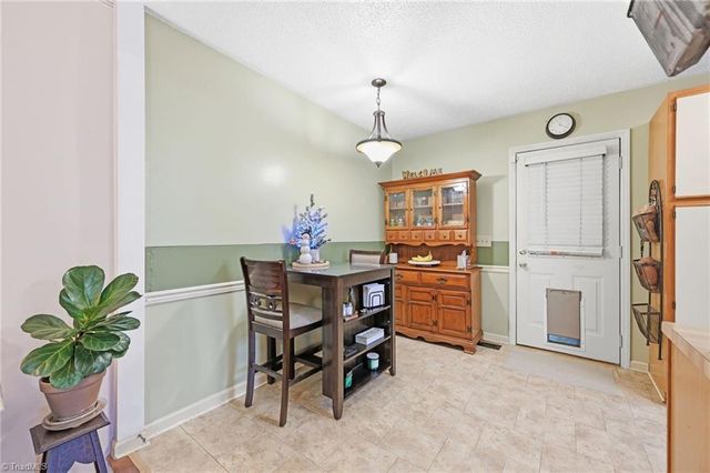 2005 Carlisle Way, High Point, NC 27265