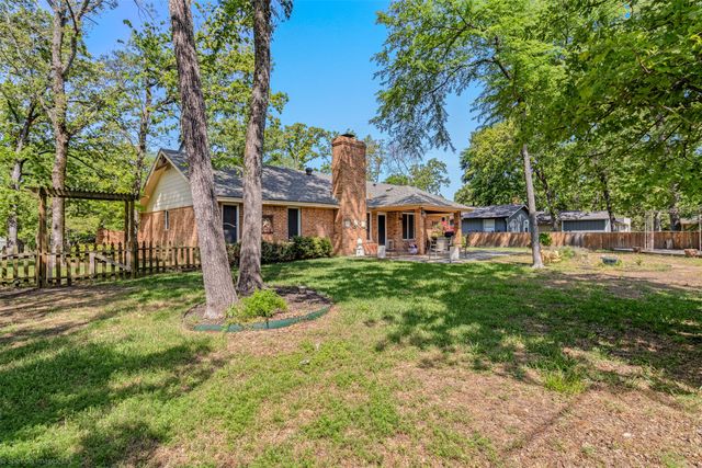 223 Enchanted Drive, Enchanted Oaks, TX 75156