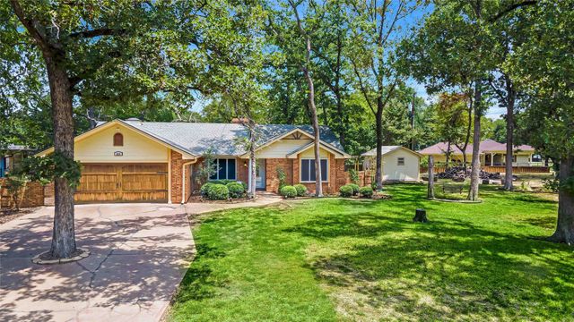 223 Enchanted Drive, Enchanted Oaks, TX 75156