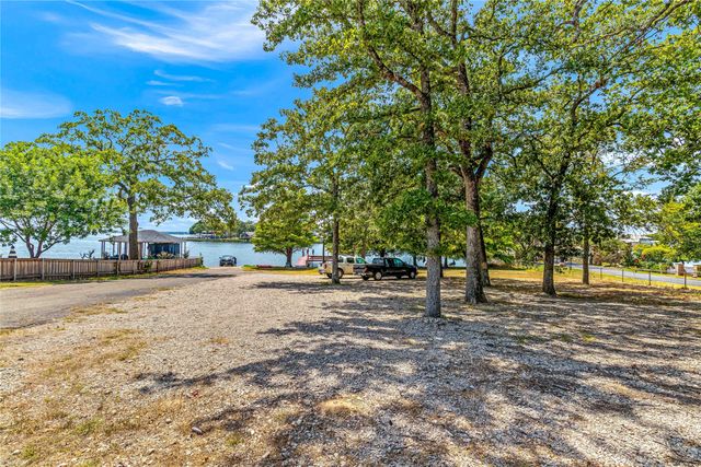223 Enchanted Drive, Enchanted Oaks, TX 75156