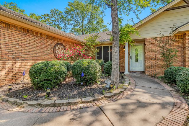 223 Enchanted Drive, Enchanted Oaks, TX 75156