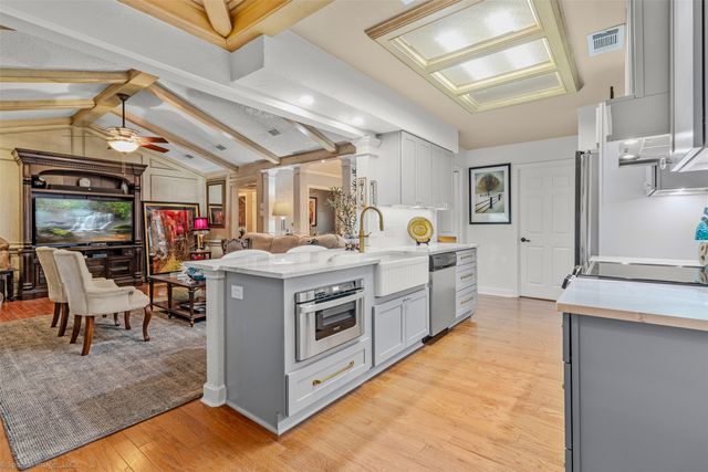 223 Enchanted Drive, Enchanted Oaks, TX 75156