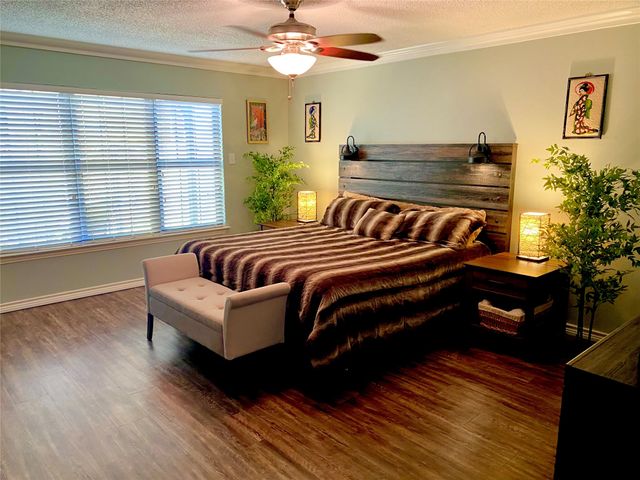 2709 Fairway Park Street, Grand Prairie, TX 75050