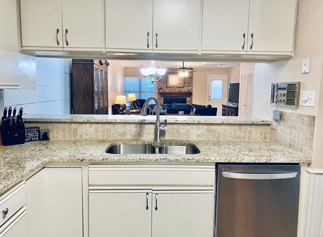 2709 Fairway Park Street, Grand Prairie, TX 75050