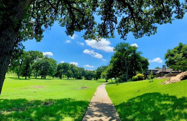 2709 Fairway Park Street, Grand Prairie, TX 75050