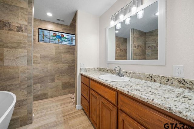 15993 Big Oak Bay, Tyler, TX 75707