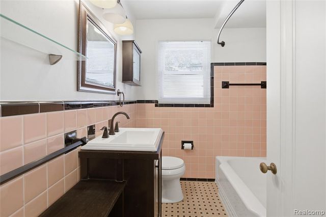 929 Larkmoor Boulevard, Berkley, MI 48072