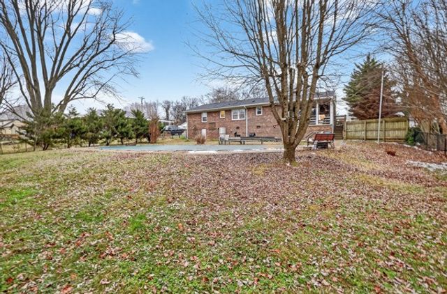 110 S Linda Dr, Shelbyville, TN 37160